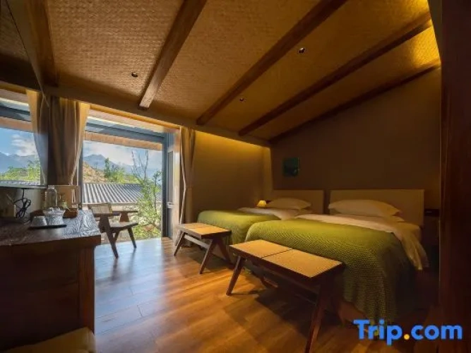 Standard Twin room with view