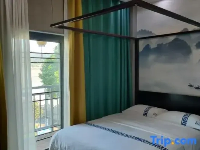 Deluxe Family Suite with river view