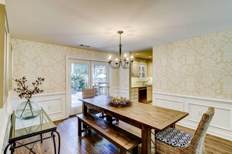 8 Hickory Lane