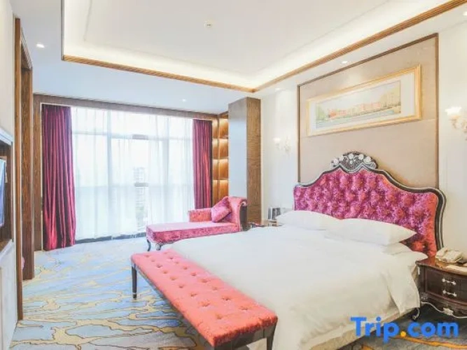 Superior Quadruple Suite