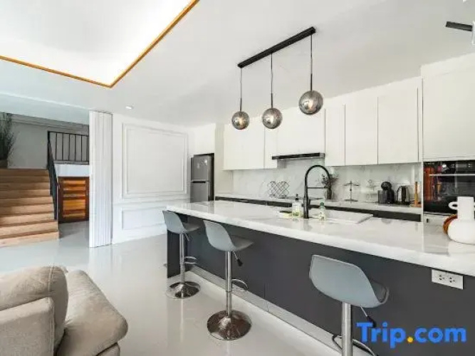 *Luxury Seaview Villa• Rooftop & Private Pool•V163