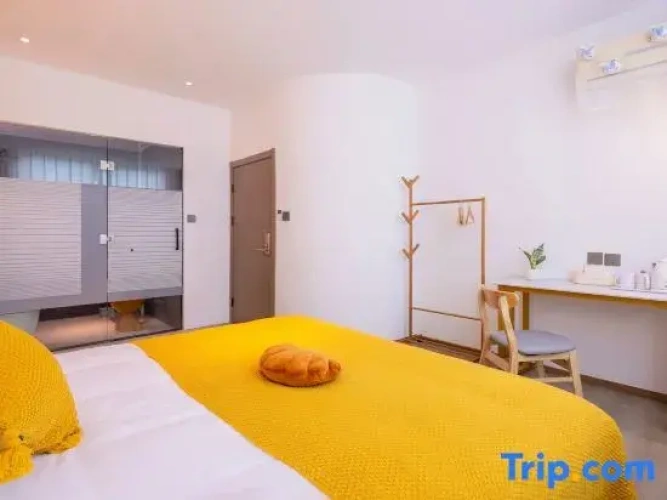 3 Bedrooms Standard room with view