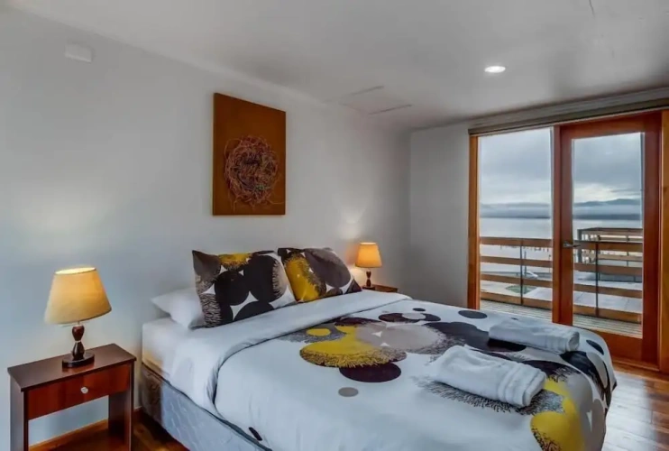Apartment with balcony and with canal view