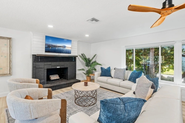 4 Bedrooms Cottage
