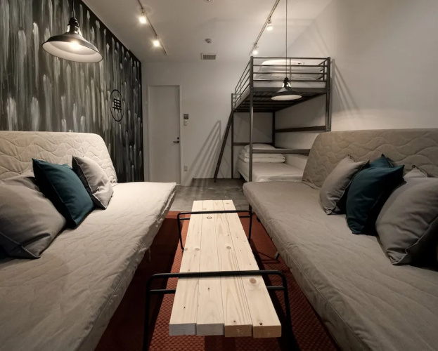 BENCH - Hostel