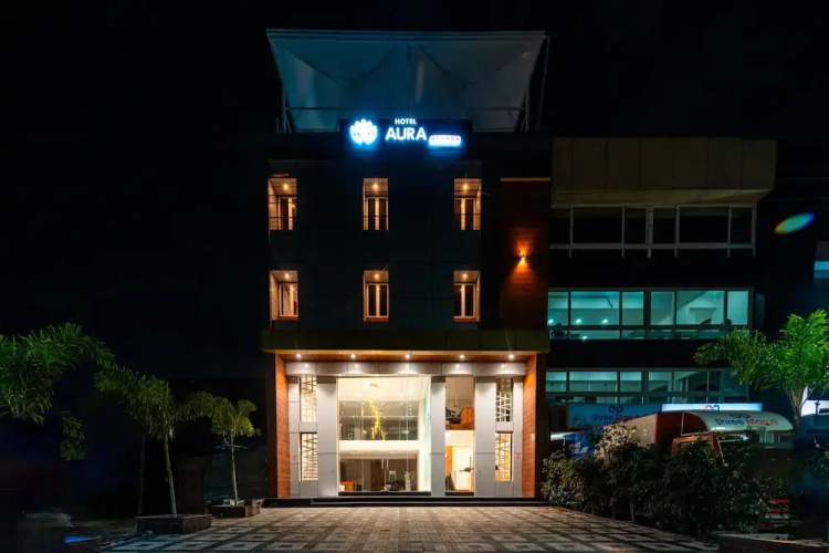 Fabhotel Aura Grande