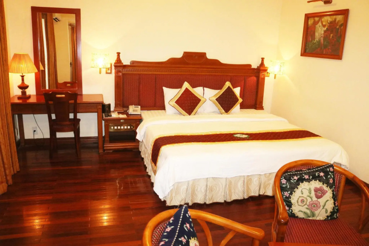 Central Hotel