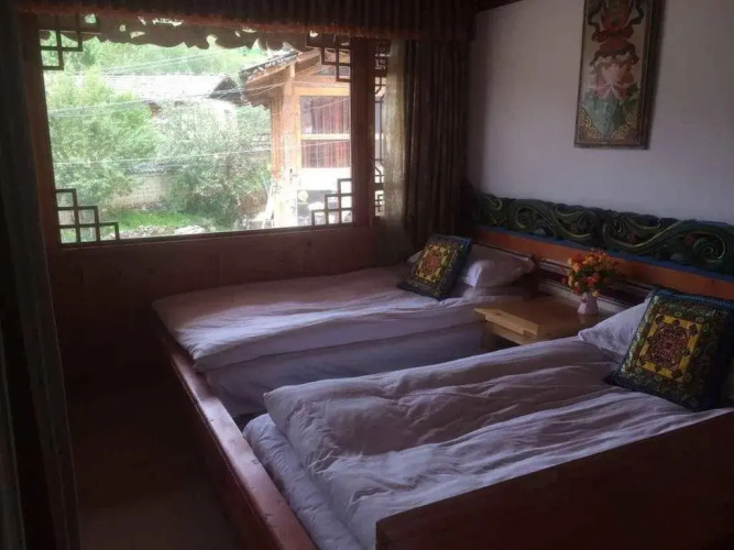 Yueliang Zhishang Hostel