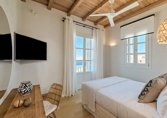 Villa With Resort Style Pool