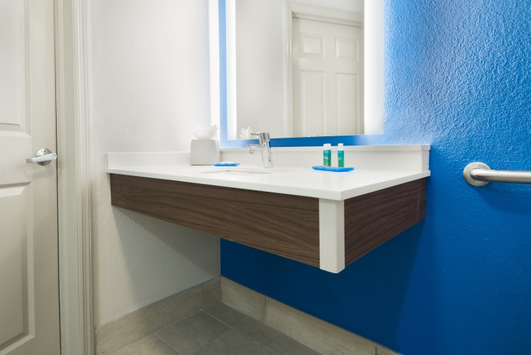 Holiday Inn Express & Suites Nearest Universal Orlando photo 11