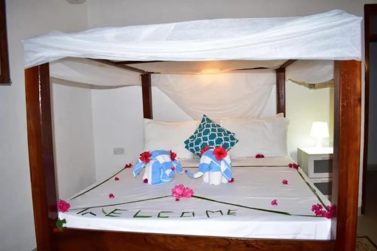 Mambo Beach Villas