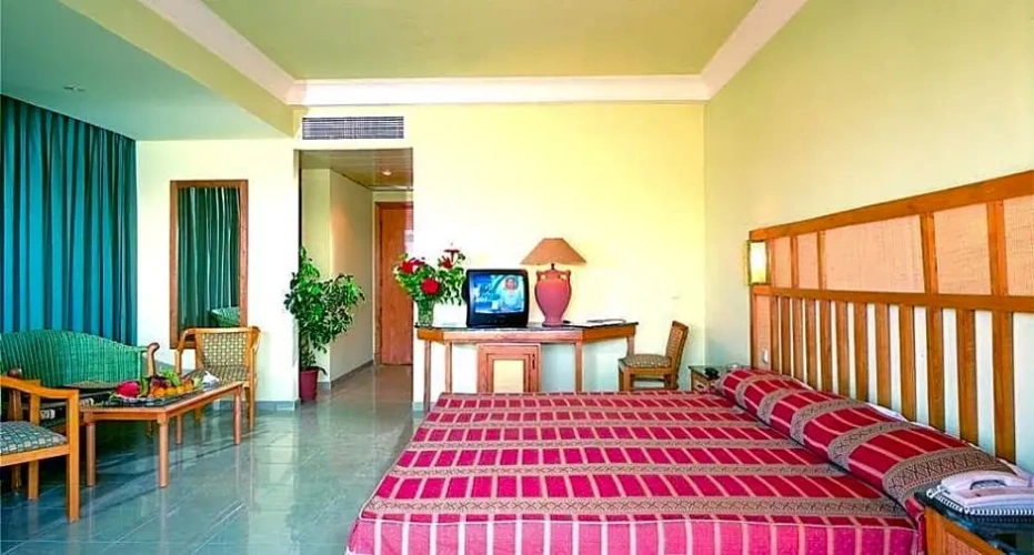 Standard Double room with balcony and with partial sea view