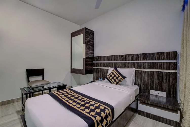 Edition O 30007 Crown Inn Panvel