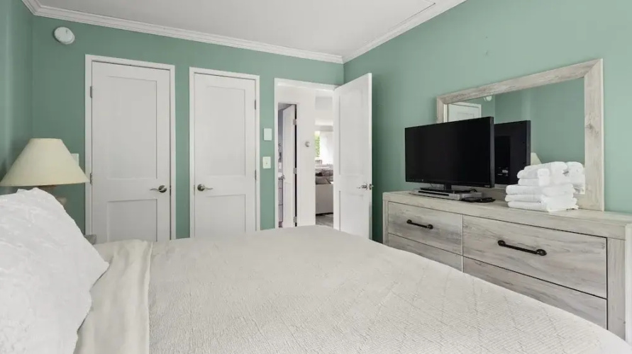 Bridges Circle 2 Bedroom Condo by RedAwning