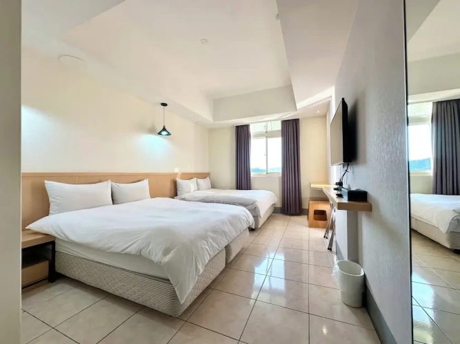 Superior Quadruple room with partial view