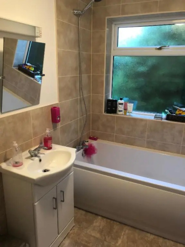 Captivating Bungalow With Garden in High Wycombe