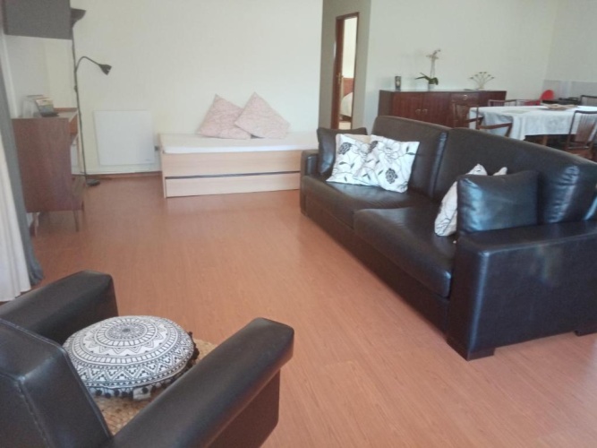 2 Bedrooms Cottage