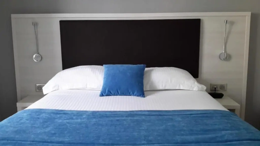 Standard Double room with partial sea view