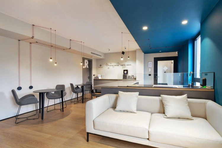 Four Room Otel