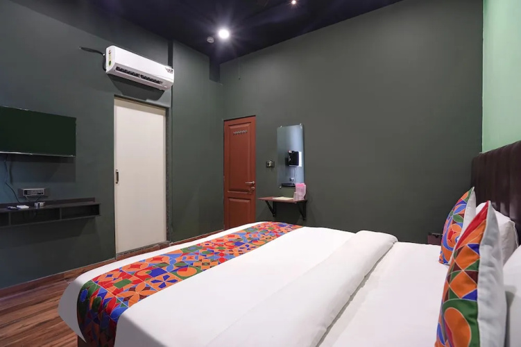 Fabhotel Niraant