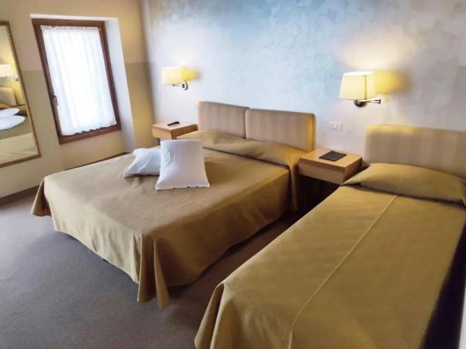 Standard Triple room