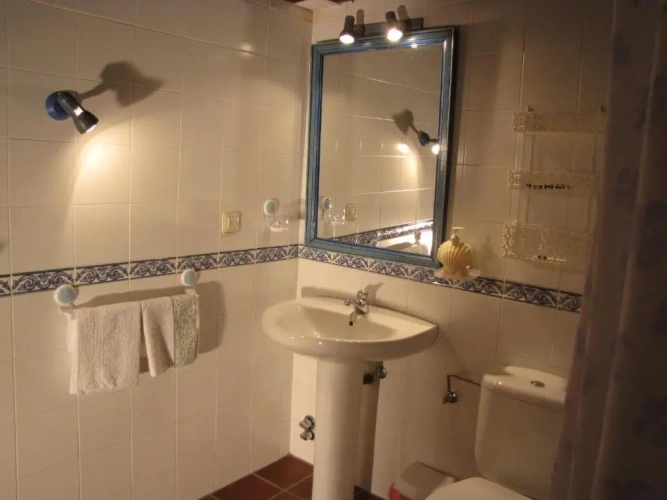 4 Bedrooms Cottage with city view
