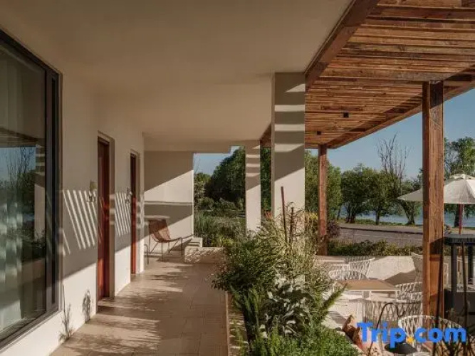 Dali Weizhi Lakeshore Villas
