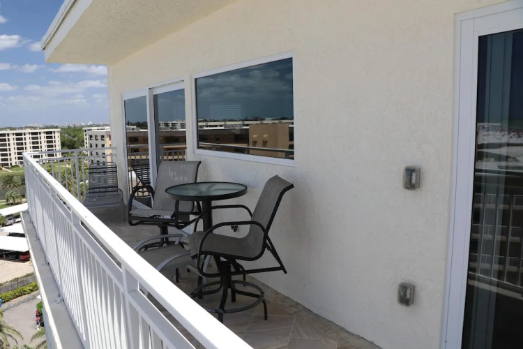 Jamaica Royale 806 - 2 Br Condo