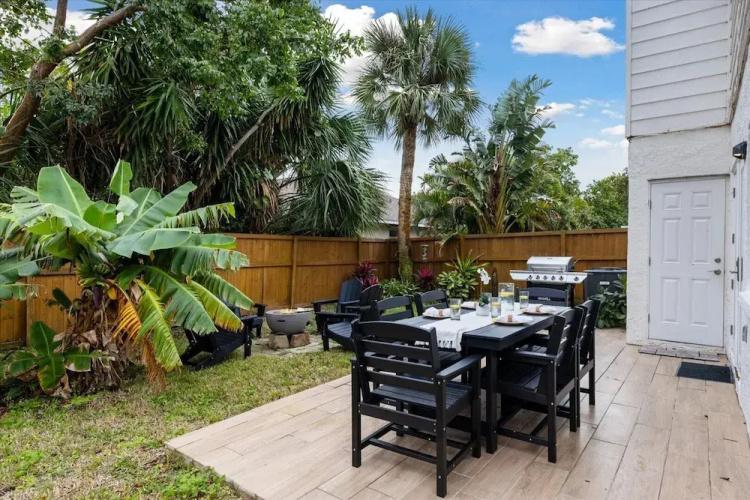 10 Colonial Drive