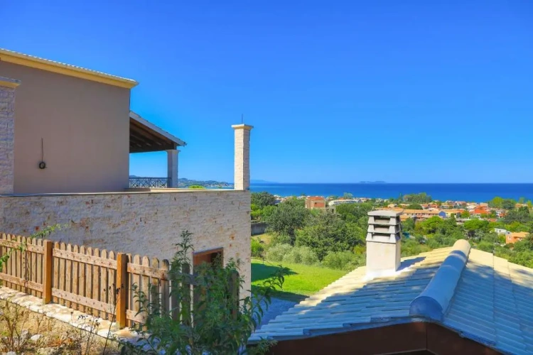 4 Bedrooms Villa