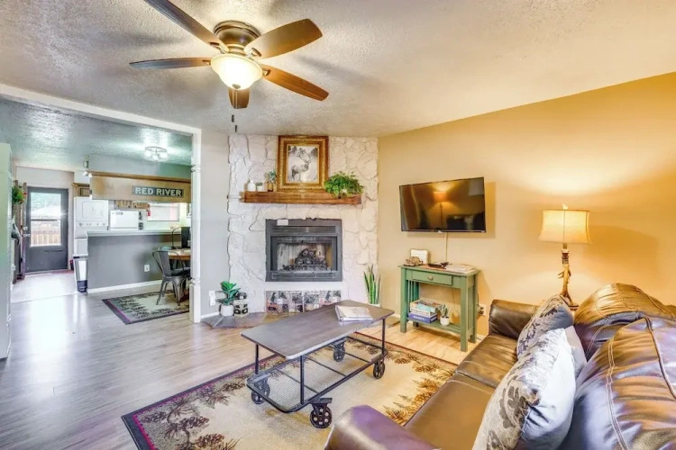 2 Bedrooms Apartment