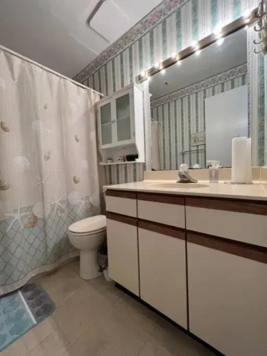 Lovely 2-bedroom condo with pool