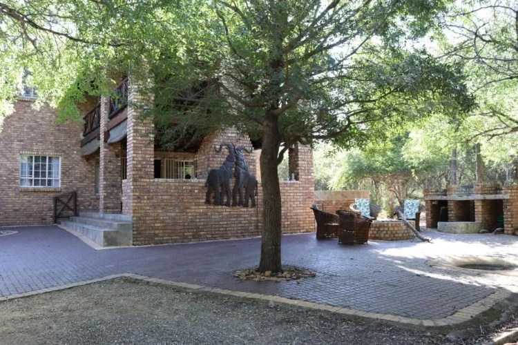 4 Bedrooms Cottage
