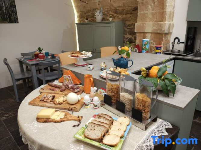 P43 Sicilian Suites