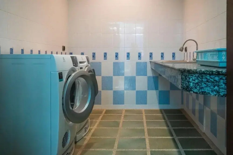 7 Bedroom Pool Villa in Kathu SV1