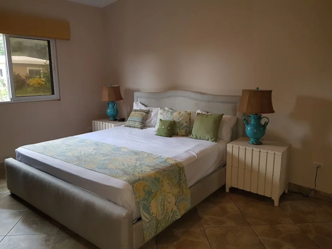6 Bedrooms Villa