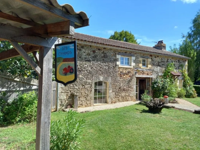 5 Bedrooms Cottage