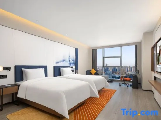 Standard Twin room with city view