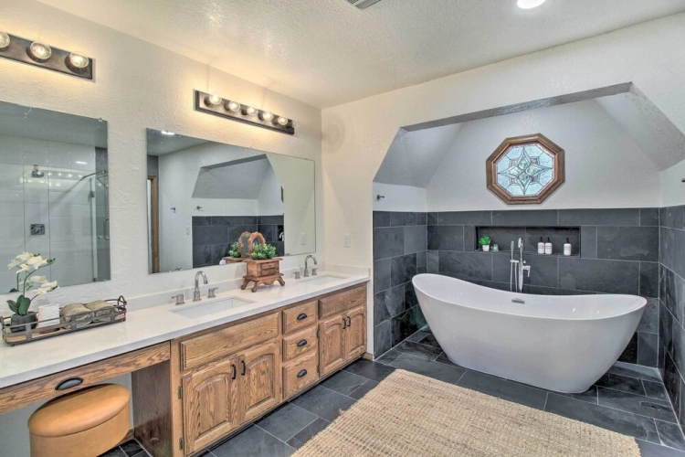 4 Bedrooms Cottage