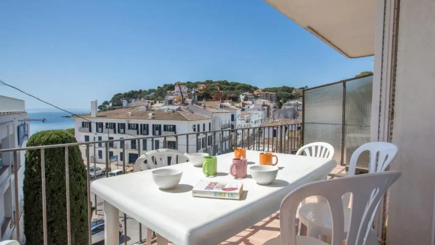 3 Bedrooms Apartment