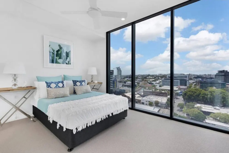 2BR Utopia Fortitude Valley Pool Rooftop King bed