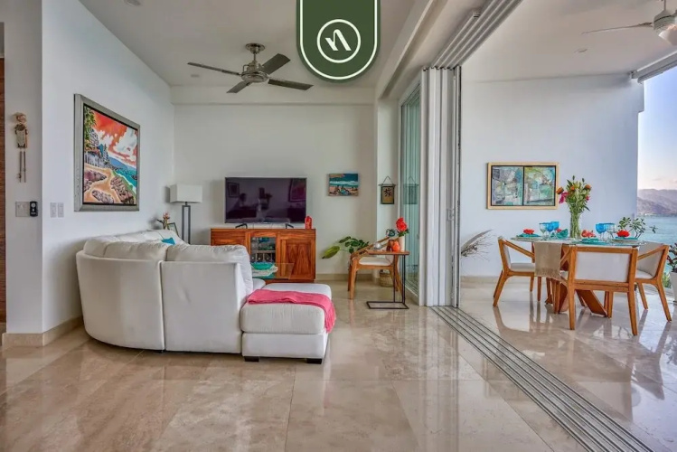 Luxurious 2 BR Condo - Oceanfront - Infinity Pools