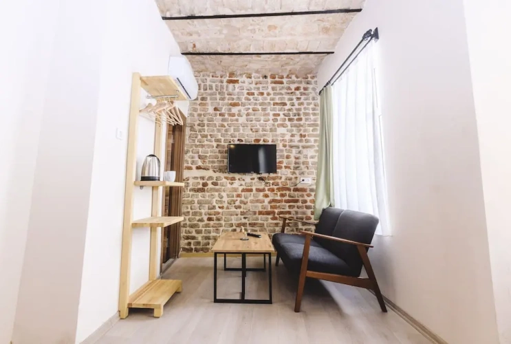 Comfort room