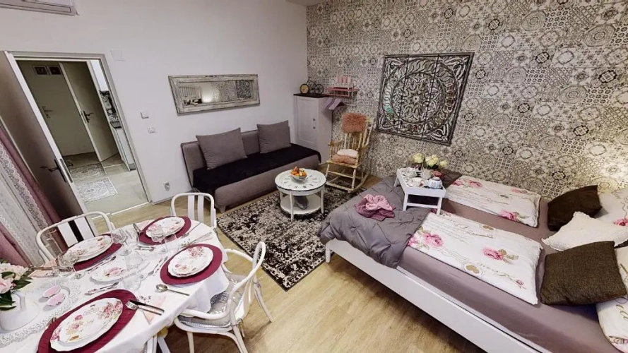 2 Bedrooms Apartment