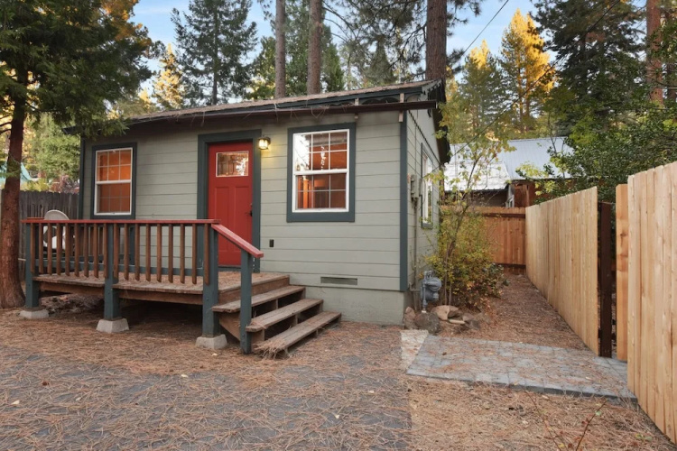 8689 Rainbow Studio