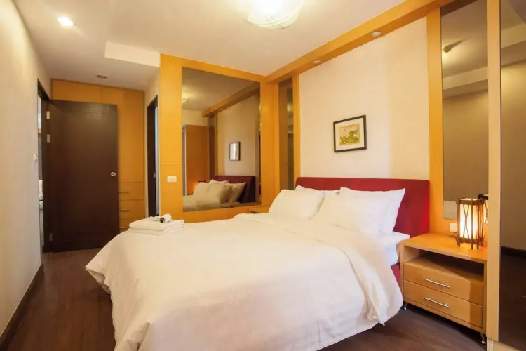 5A - 2 Bedroom Downtown Apartment With Shared Pool