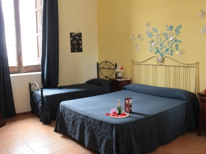Standard Triple room