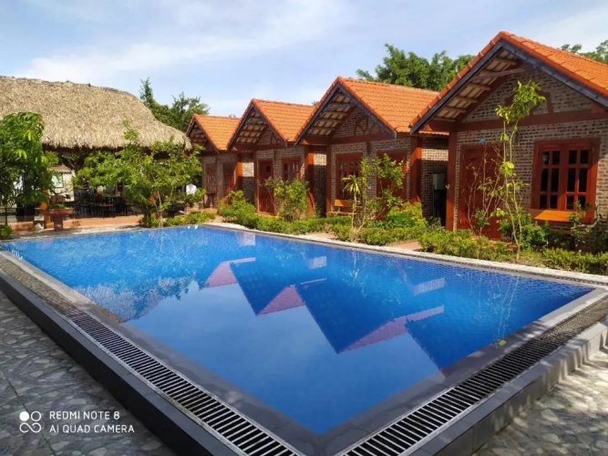 Standard Triple room with pool view