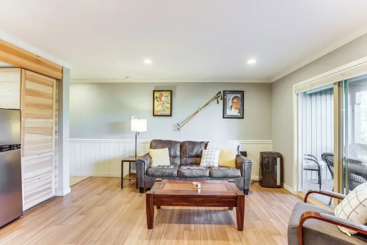 19 Mi to Mt Bachelor Ski Resort: Condo w/ Grill