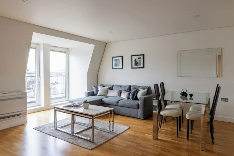 2 Bedrooms Apartment